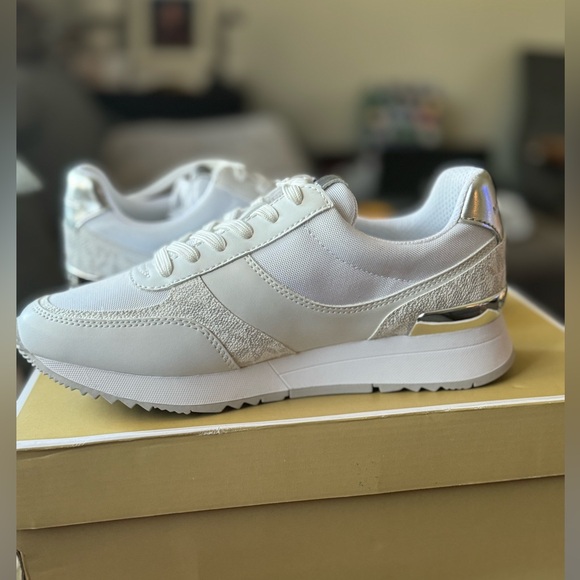 Michael Kors Women's Andi Trainer Sneakers Size 7- New in Box - Picture 10 of 13